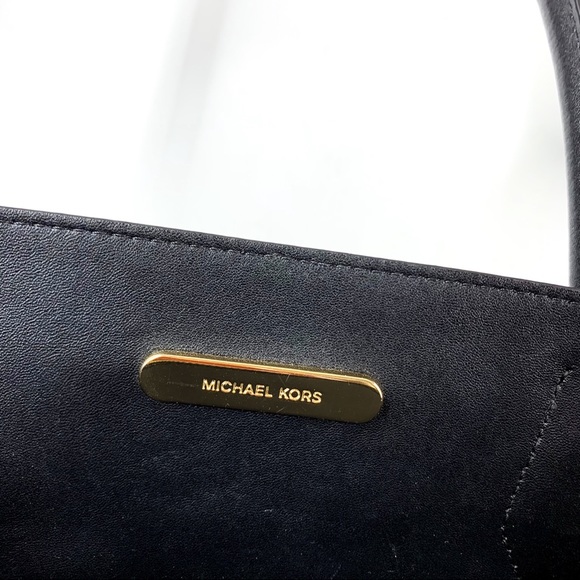 Michael Kors Mercer Signature Extra Large Pocket - Picture 10 of 16